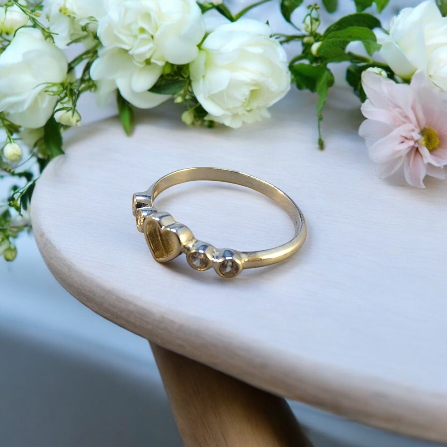 Pretty 925 Silver Heart ring with cz stones