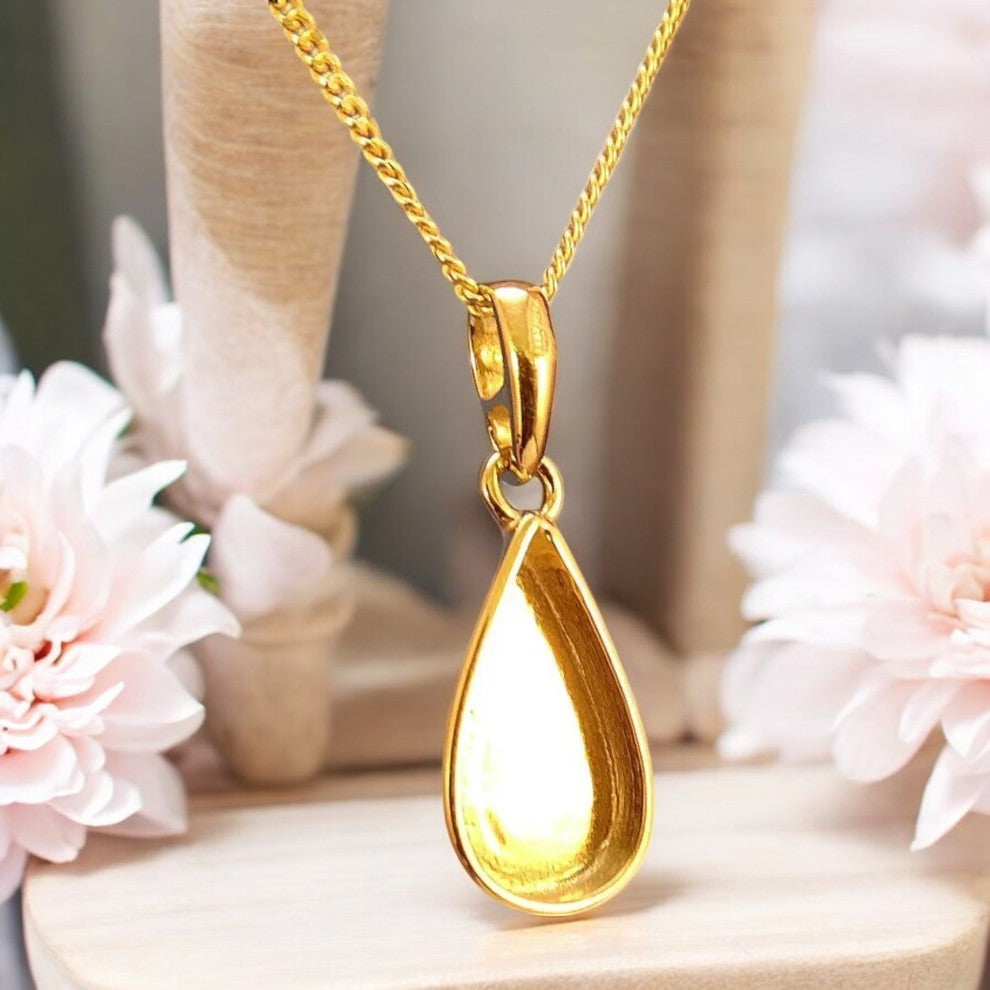 Solid 9ct Gold Pear Shape Pendant