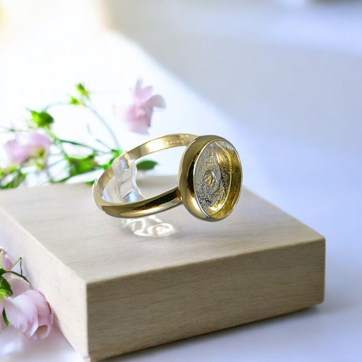 Solid 9ct Gold 10mm Round Ring