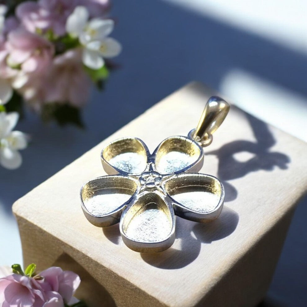 Pretty Solid Silver Forget Me Not Pendant