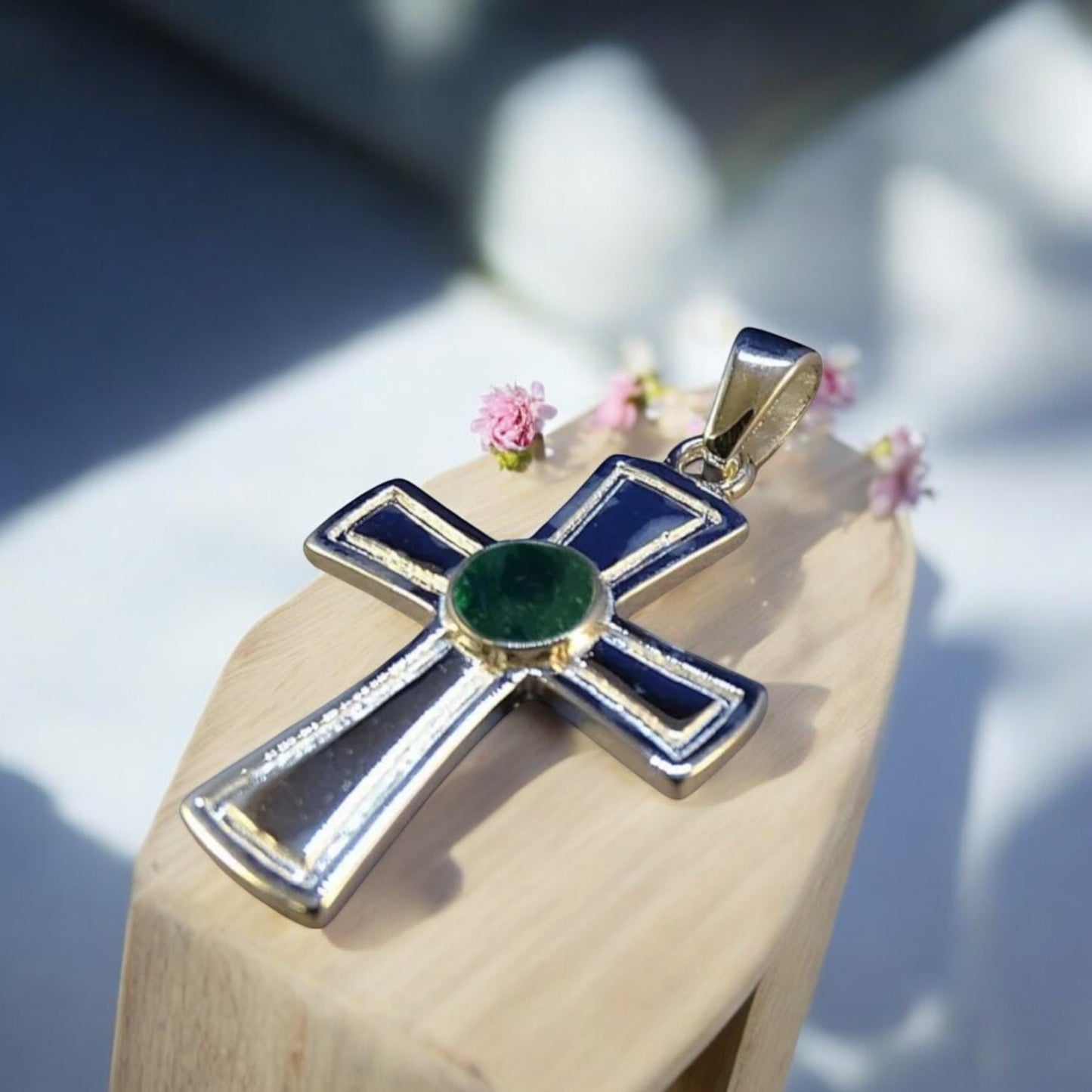 Stunning Solid Silver Cross with round setting