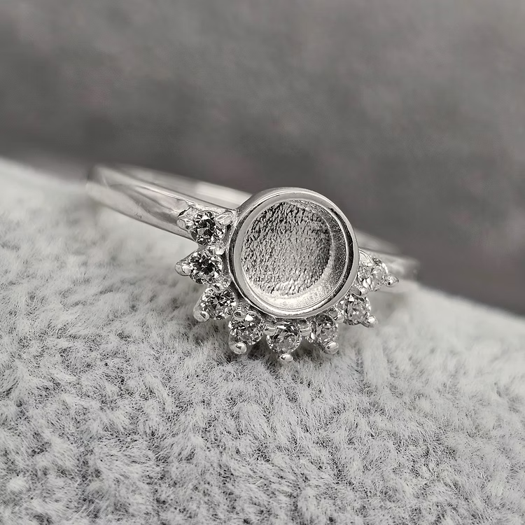Silver round crystal ashes keepsake ring, handcrafted in Lancashire, UK