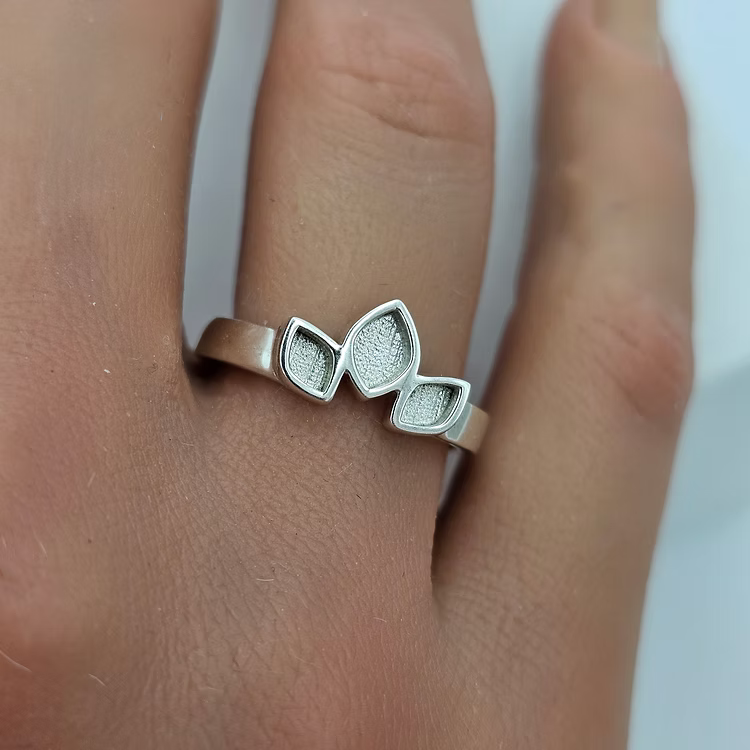 Thea Ring