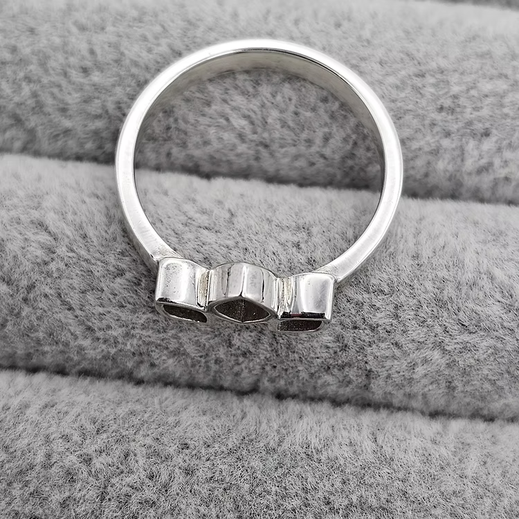 Thea Ring