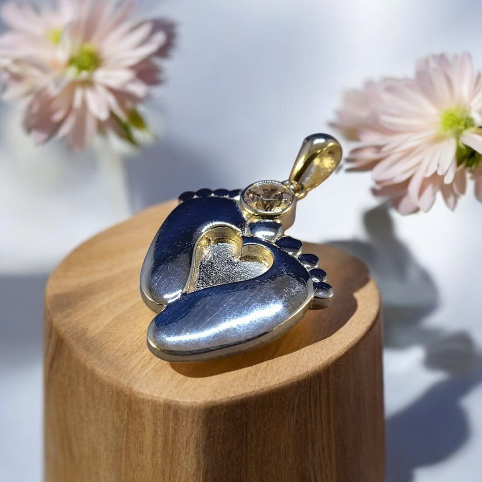 Elegant Footprints in the sand Solid 925 Silver Pendant