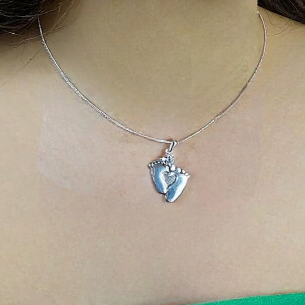 Elegant Footprints in the sand Solid 925 Silver Pendant