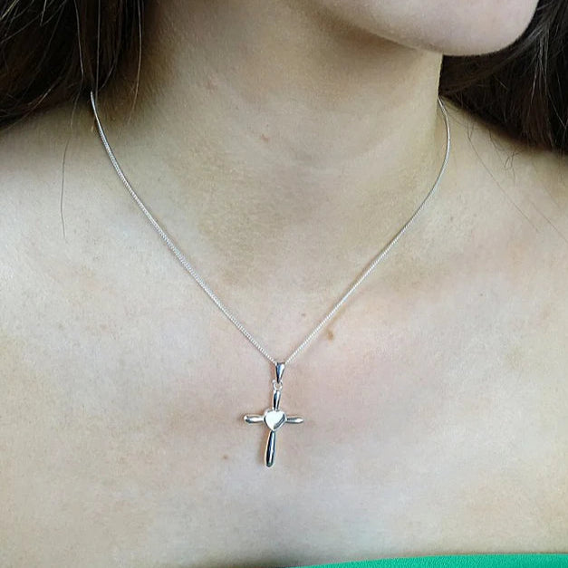 Stunning 925 Silver Cross with heart shaped Setting