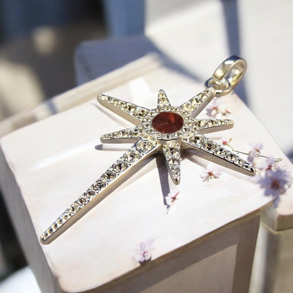 Stunning 925 silver star pendant with CZ stones