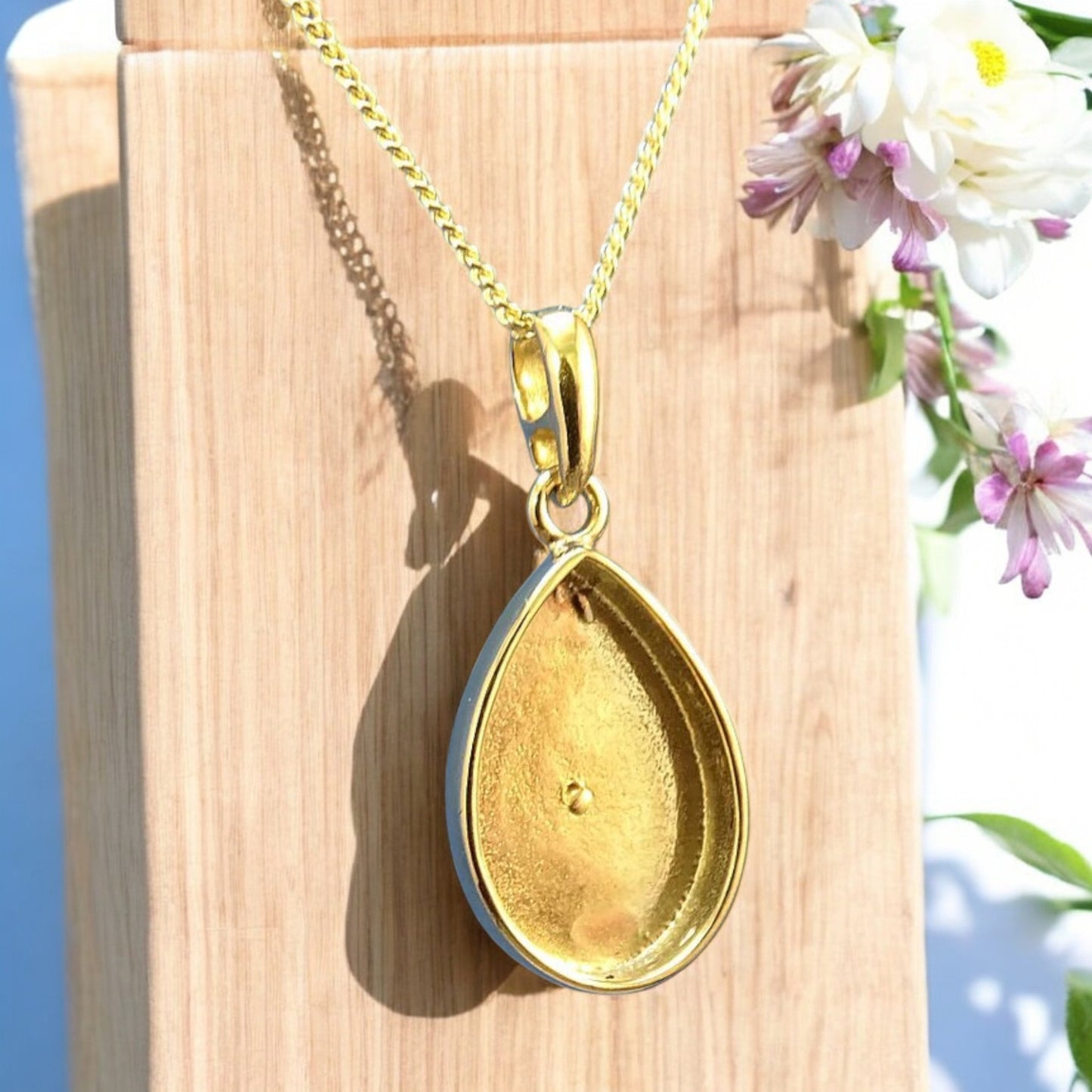 Solid 9ct Gold Tear Drop Pendant
