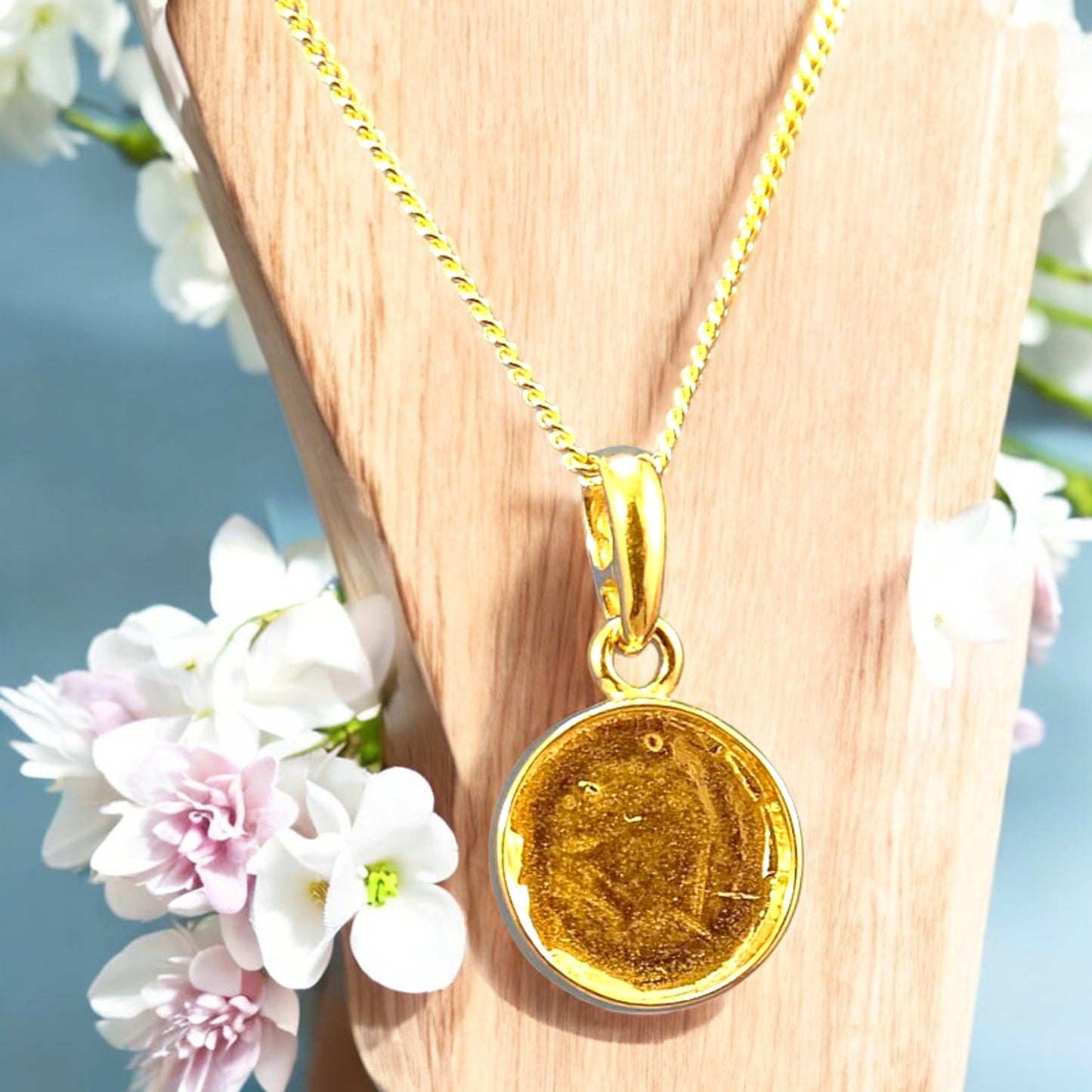 Solid 9ct Gold Round Pendant