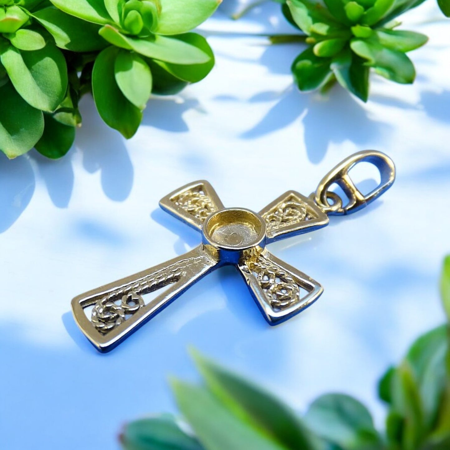 9ct Gold fillagree Style Cross