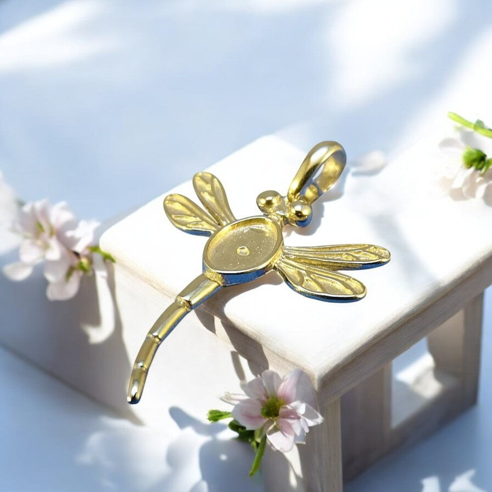 Solid 9ct Gold Dragonfly Pendant