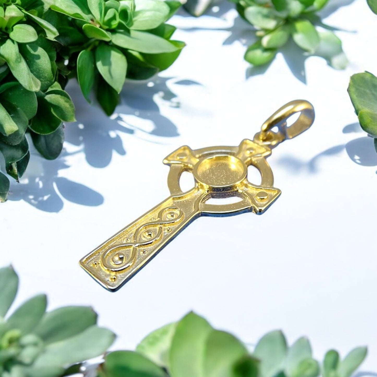 9ct Gold Celtic style Cross