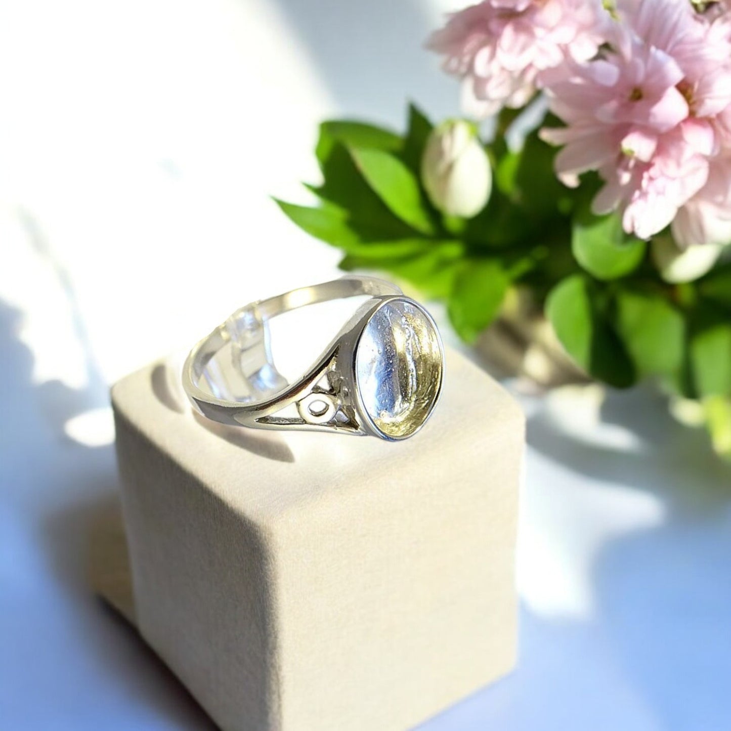 Striking Oval Solid 925 Silver Ring