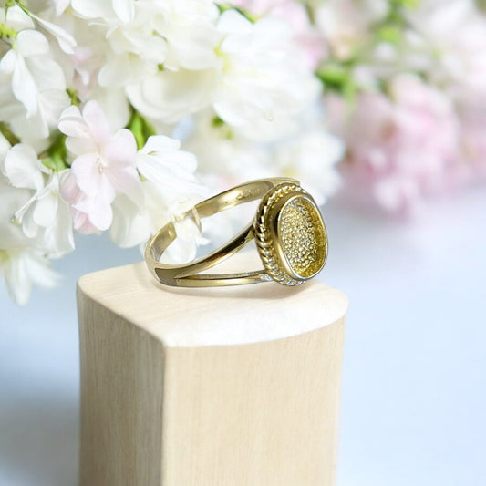 Solid 9ct Gold oval ring