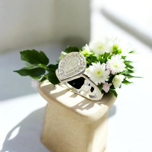 Stunning teardrop silver 925 ring with sparkling cz stones