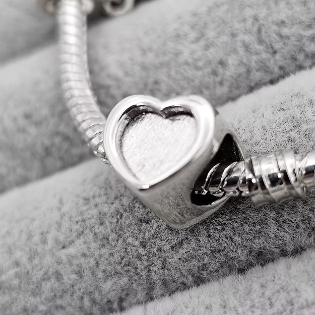 Thick trim Heart Charm