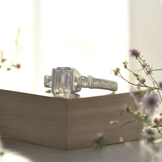 **NEW** Emerald Cut CZ Shoulder Bezel 925 Silver Ring