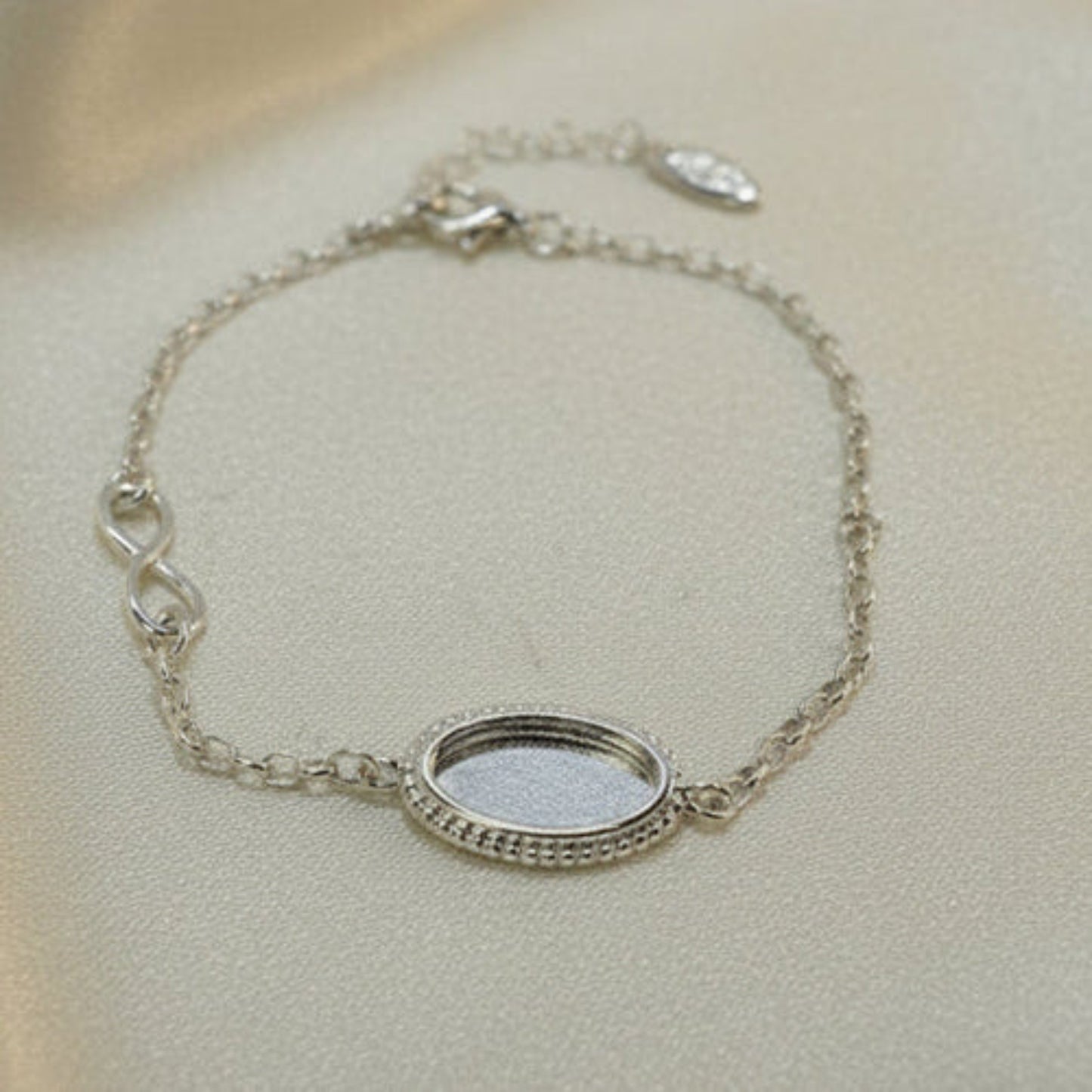 Lumen Bracelet — silver oval infinity ashes memorial bracelet with no resin inlay, handcrafted in Lancashire, UK