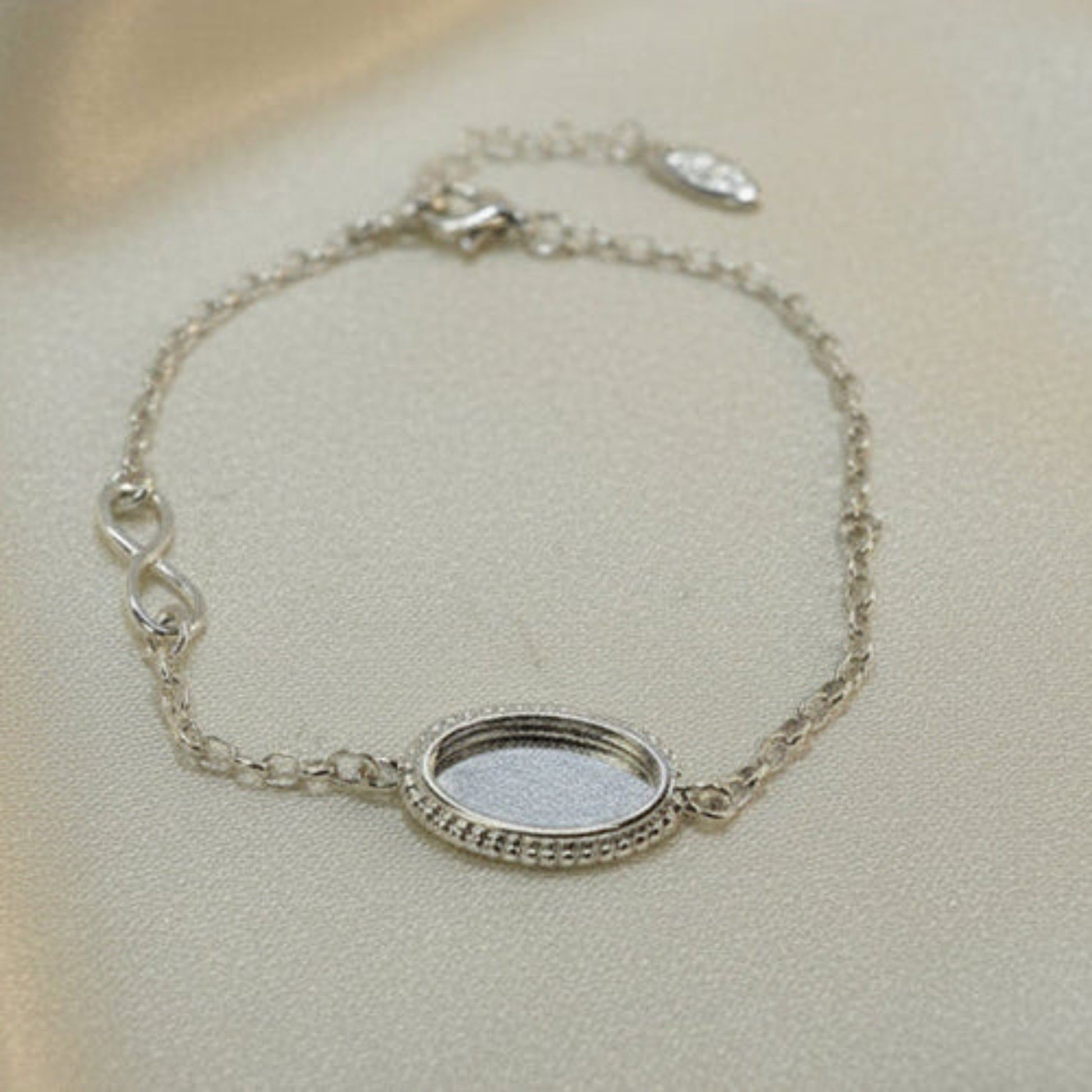 Lumen Bracelet — silver oval infinity ashes memorial bracelet with no resin inlay, handcrafted in Lancashire, UK