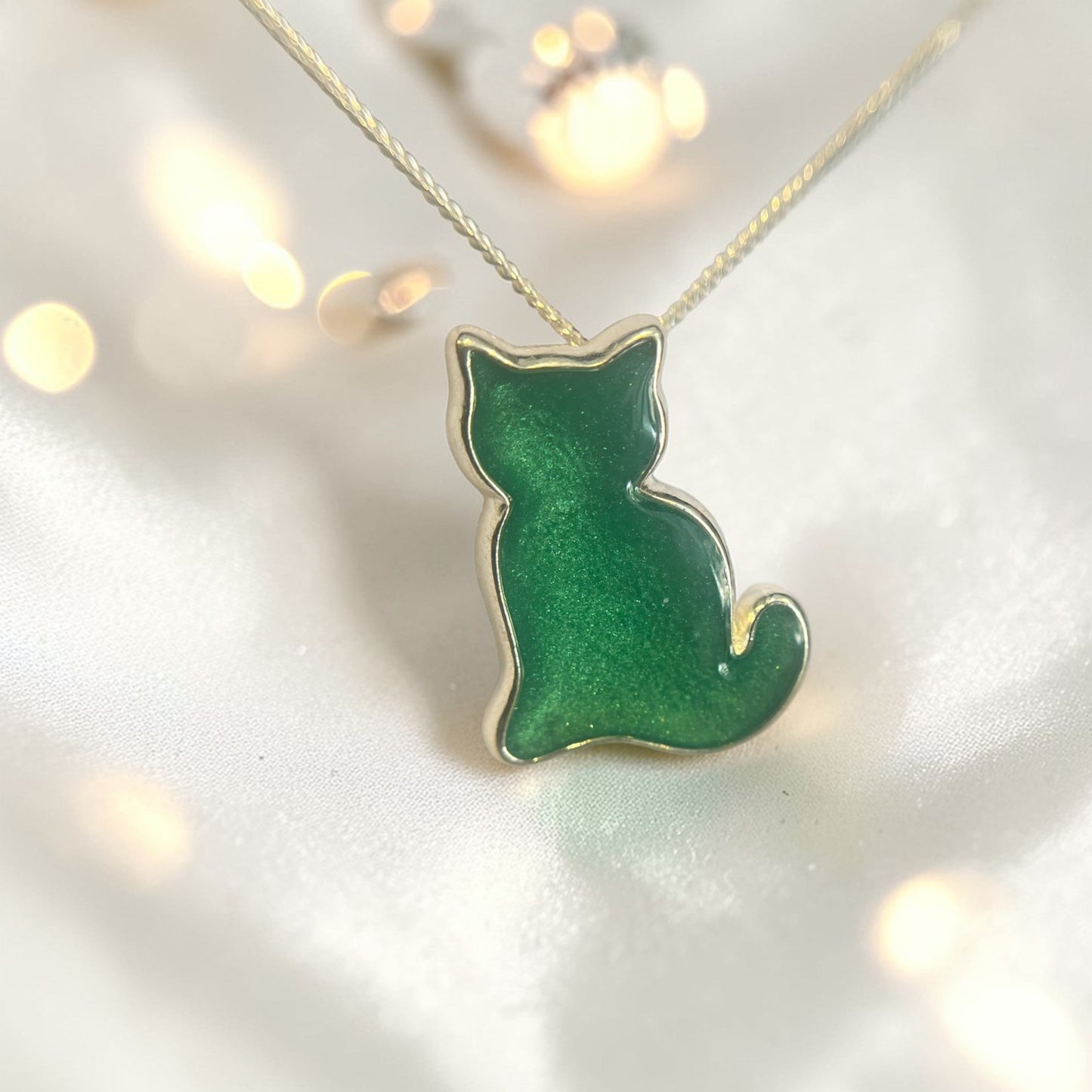 silver cat keepsake memorial pendant, handcrafted in rossendale 