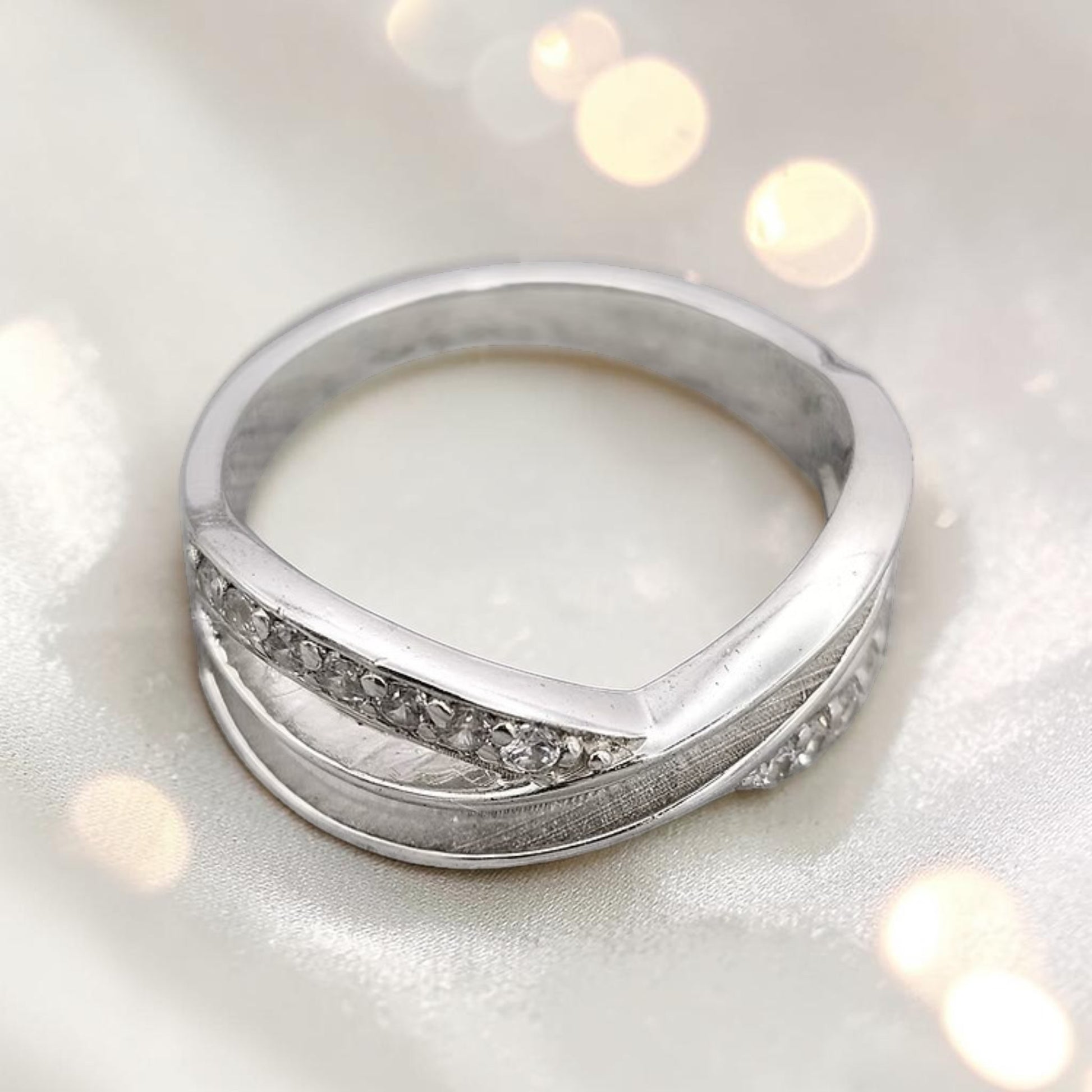 Keepsake Memorial Silver Elsie Ashes Ring, Handcrafted in the UK
