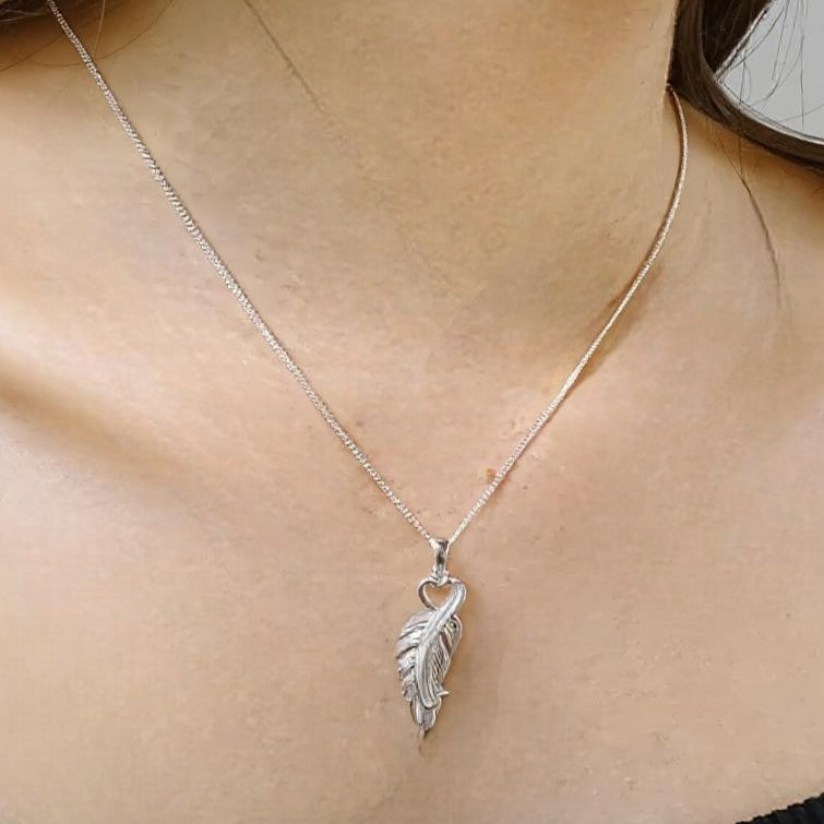 Stunning Solid 925  feather style pendant