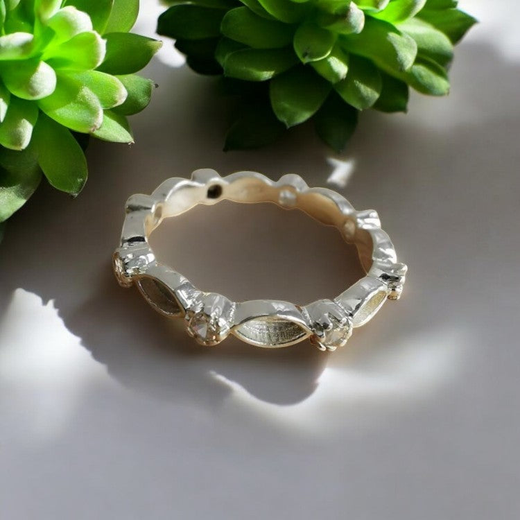 Beautiful 925 Silver and Cubic Zirconia Marquise Band ring
