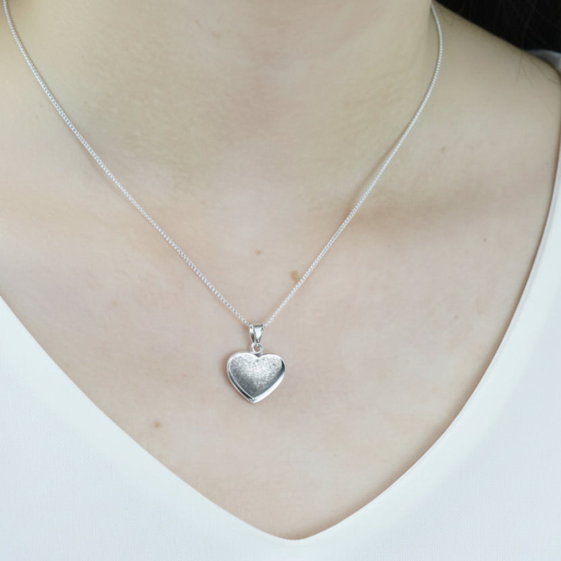 silver heart pendant on neck uk