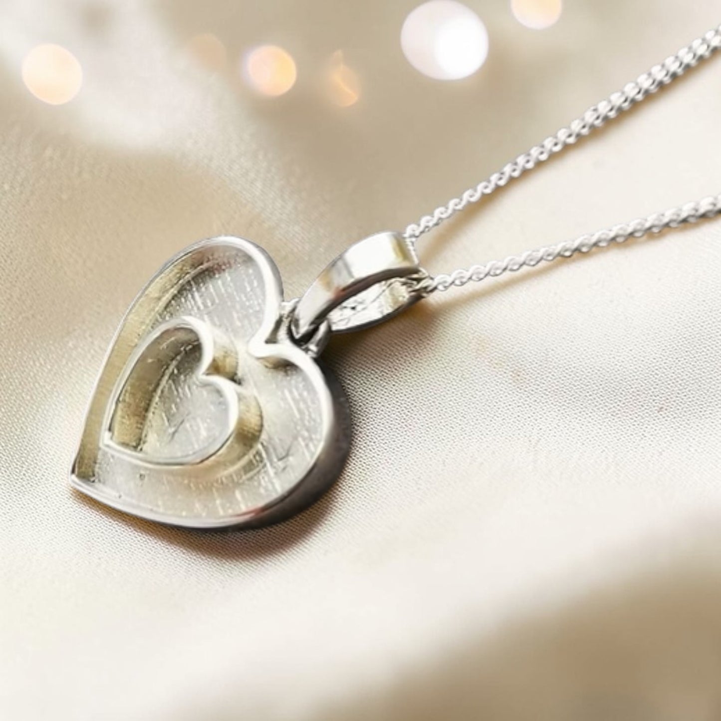 Keepsake Memorial Silver Ladies Ashes Pendant - Shaula