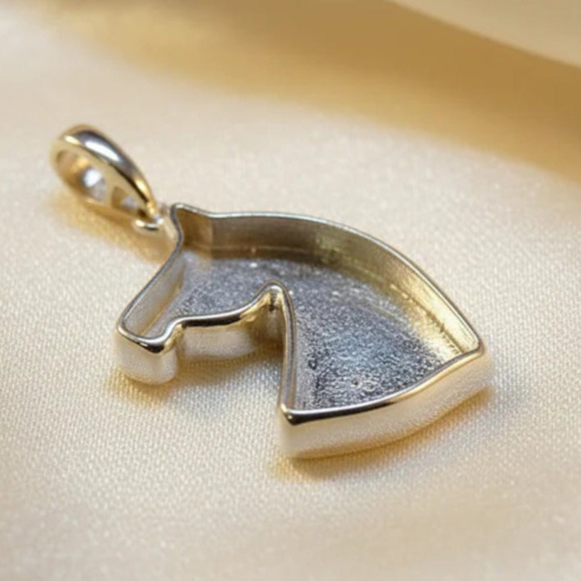 silver horse head silver pendant, handcrafted in uk