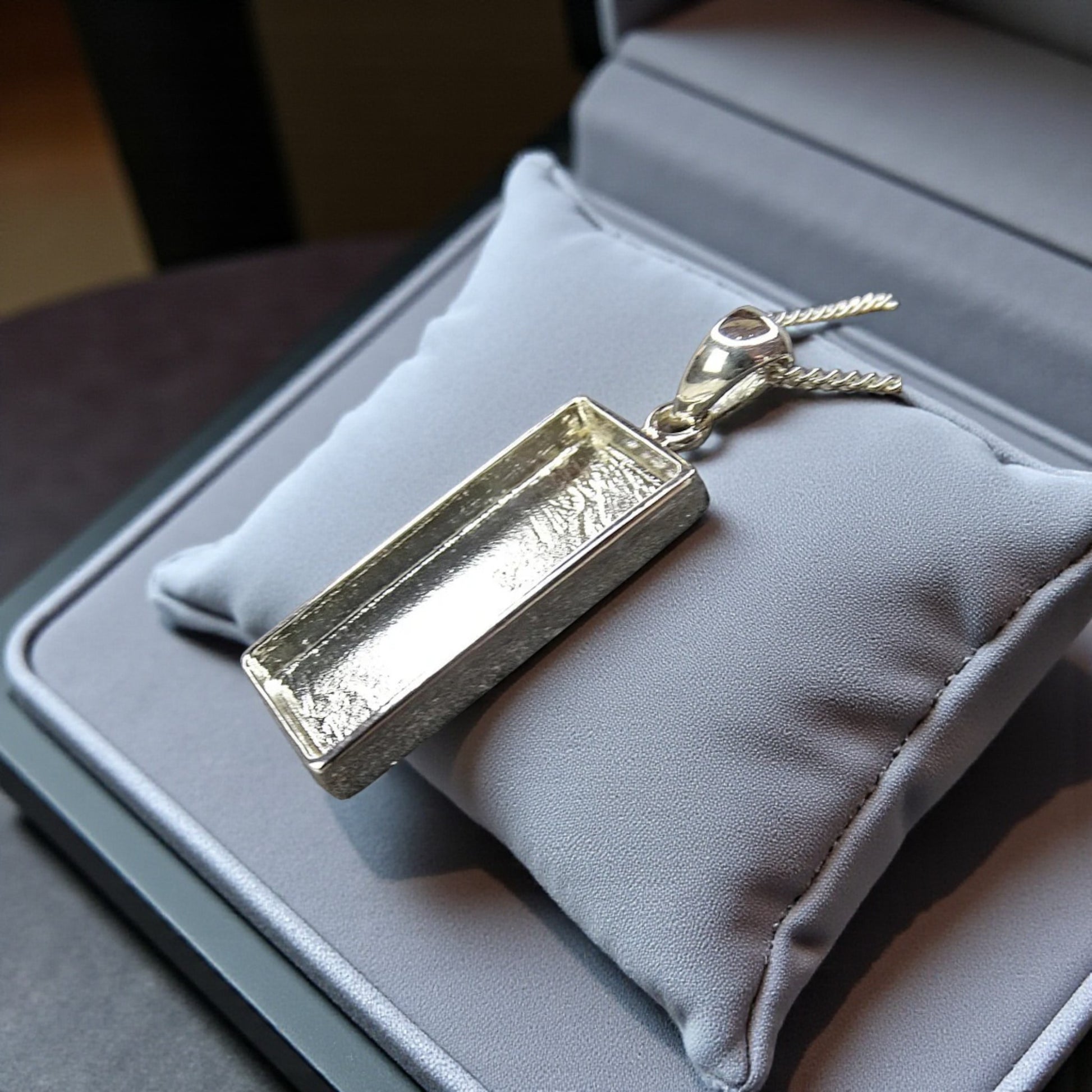 Men’s keepsake pendant handcrafted in Lancashire, ashes jewellery UK