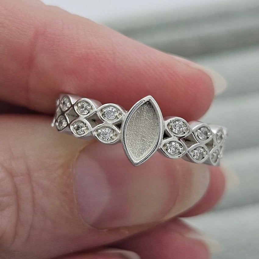 Serenata Ring — sterling silver ashes memorial ring, handcrafted in the UK