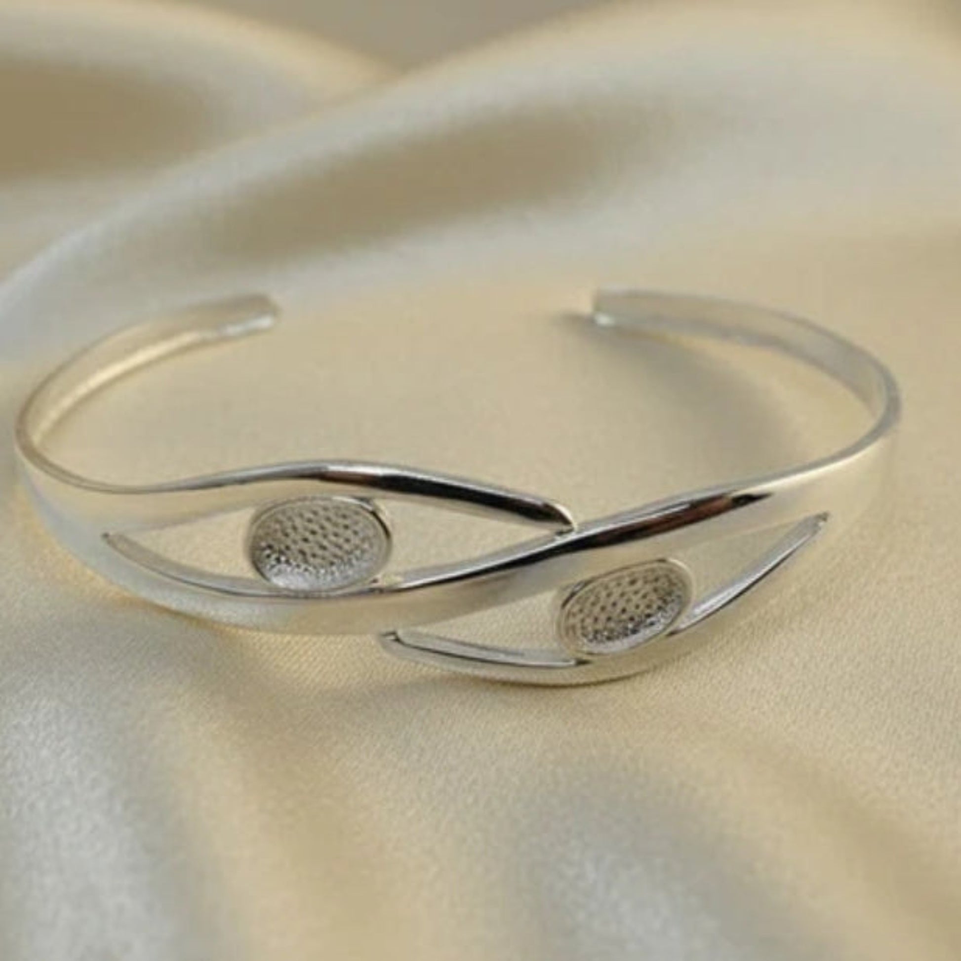 Thalia Bangle — silver two-setting ashes memorial bangle, handcrafted in Lancashire, UK