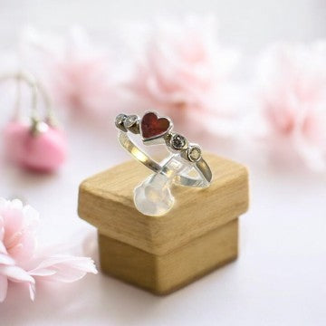 Pretty 925 Silver Heart ring with cz stones