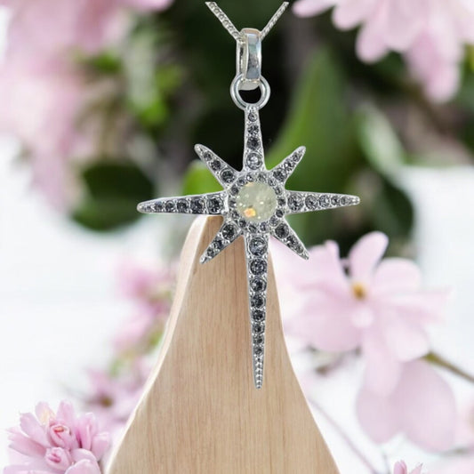 Stunning 925 silver star pendant with CZ stones