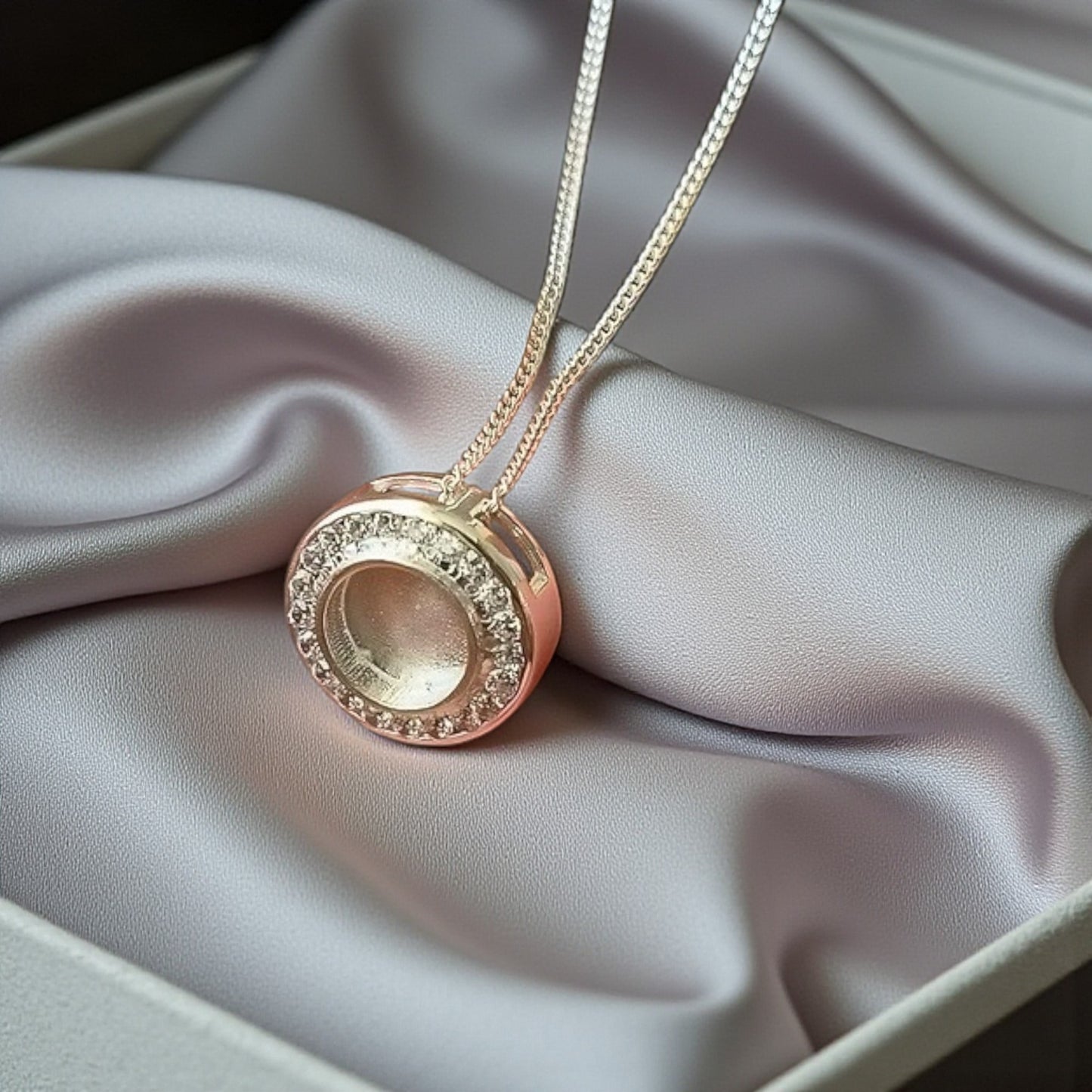Alderan Pendant